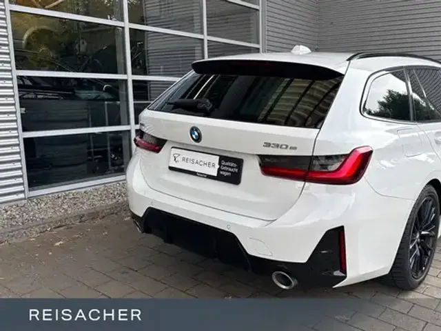BMW 330
