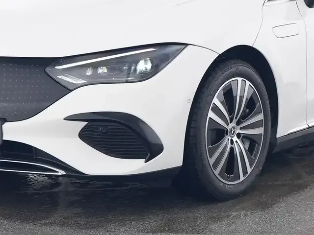 Mercedes-Benz EQE 300