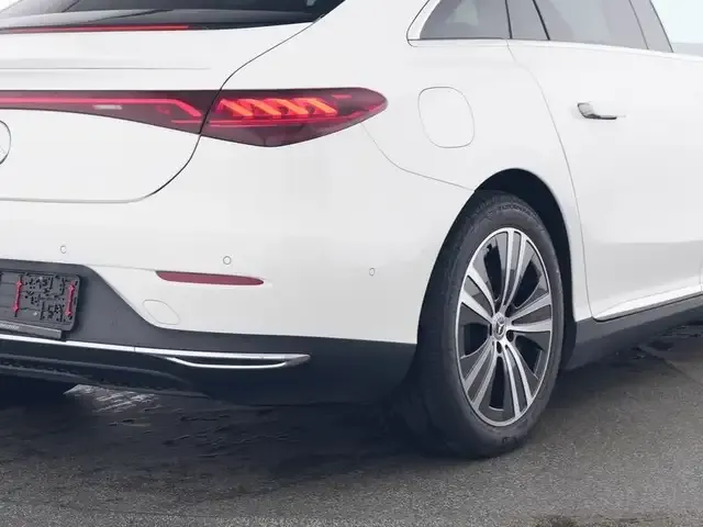 Mercedes-Benz EQE 300