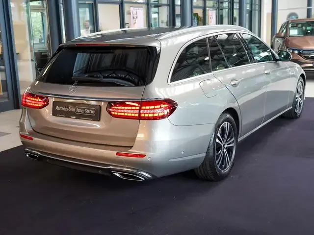 Mercedes-Benz E 200