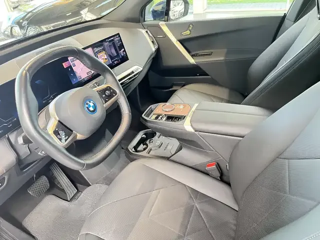 BMW iX