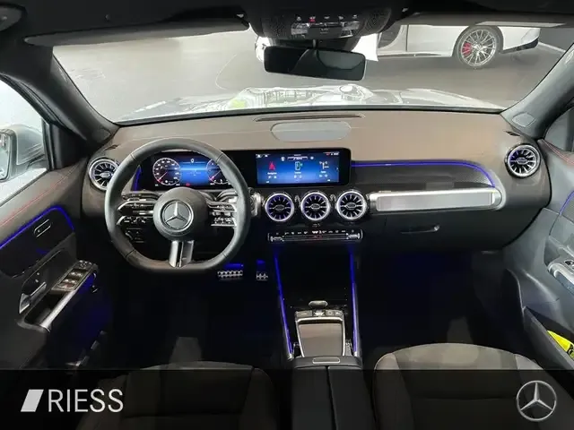 Mercedes-Benz GLB 220