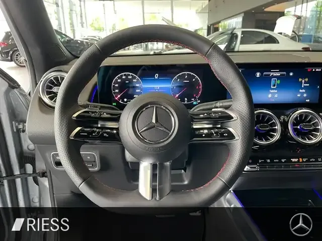 Mercedes-Benz GLB 220