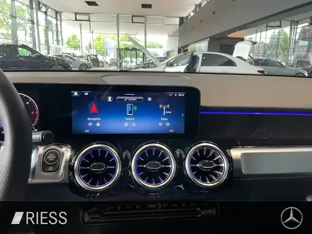 Mercedes-Benz GLB 220