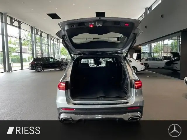 Mercedes-Benz GLB 220