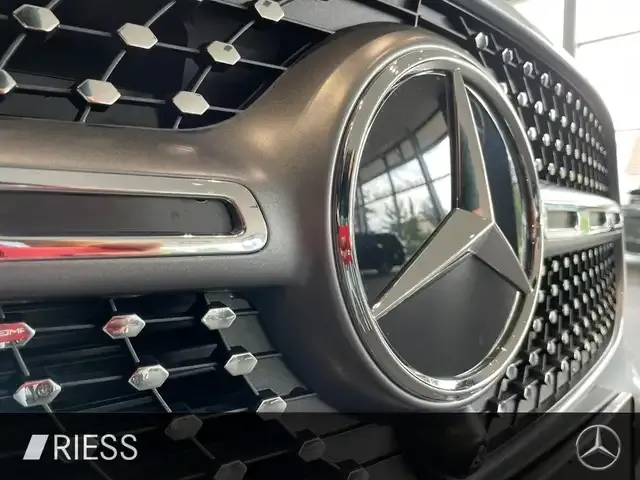 Mercedes-Benz GLB 220