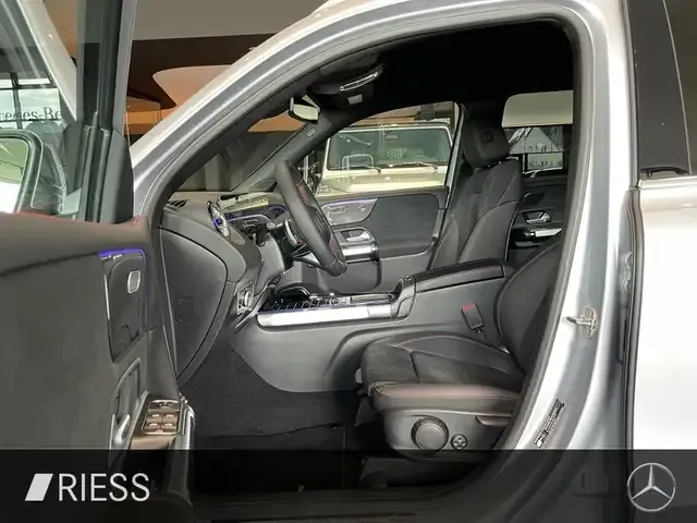 Mercedes-Benz GLB 220