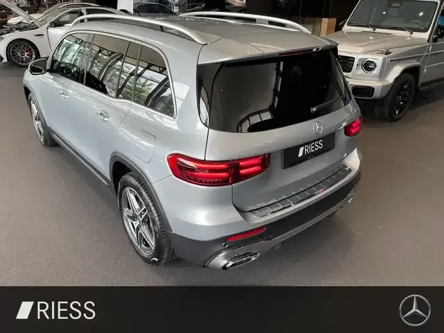 Mercedes-Benz GLB 220