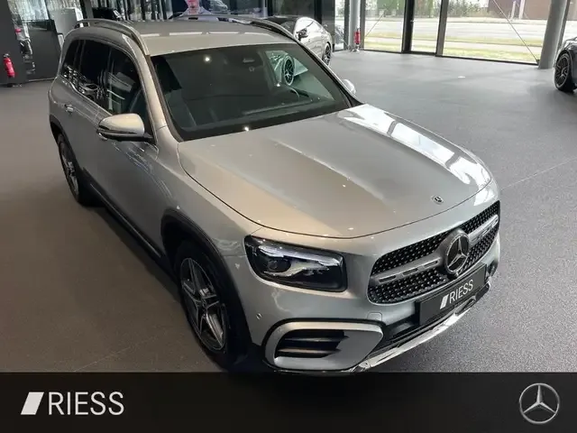 Mercedes-Benz GLB 220