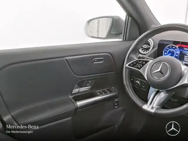Mercedes-Benz EQA 300