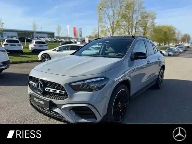 Mercedes-Benz GLA 200