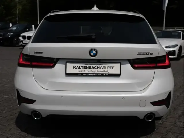 BMW 330