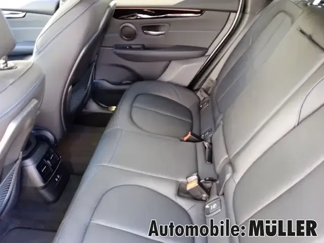 BMW 225