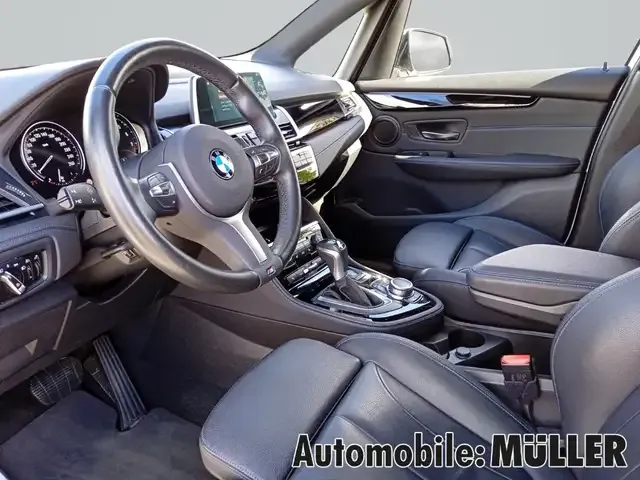 BMW 225