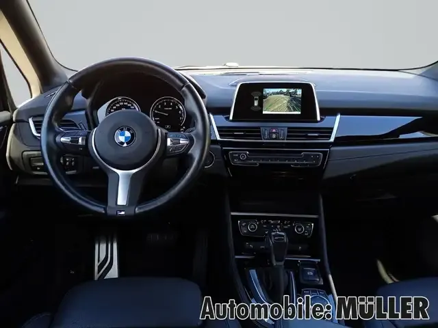 BMW 225