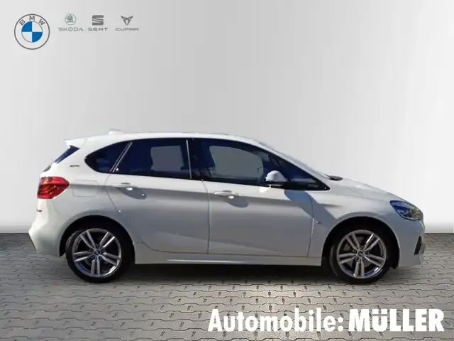 BMW 225
