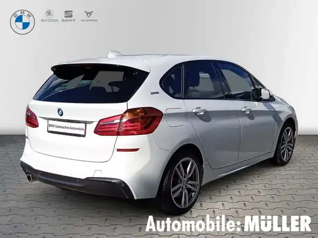 BMW 225