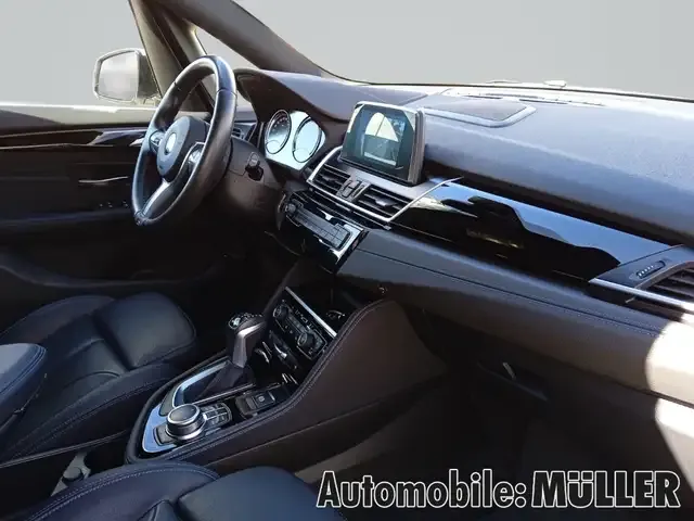BMW 225