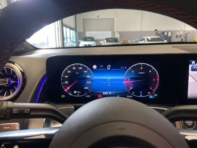 Mercedes-Benz GLB 200