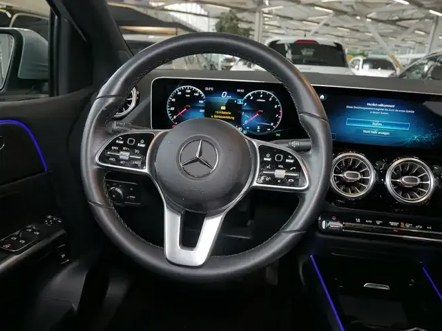 Mercedes-Benz B 180