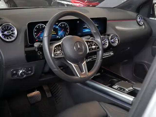 Mercedes-Benz B 180