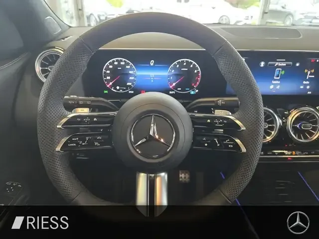 Mercedes-Benz GLA 180