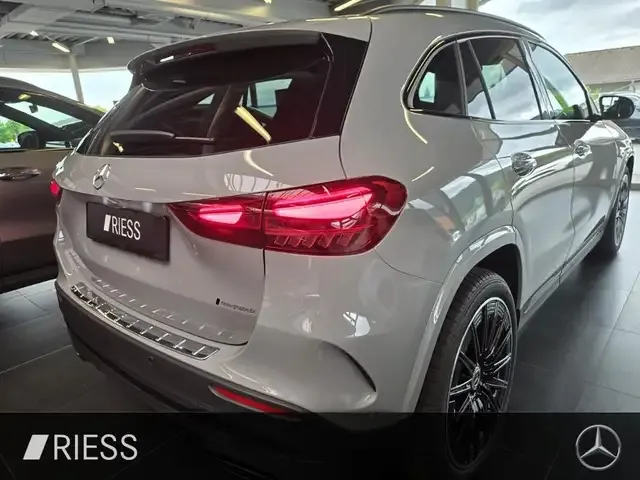 Mercedes-Benz GLA 180