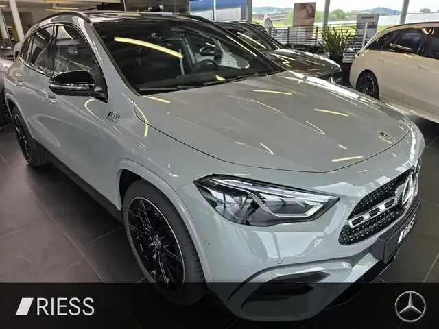 Mercedes-Benz GLA 180