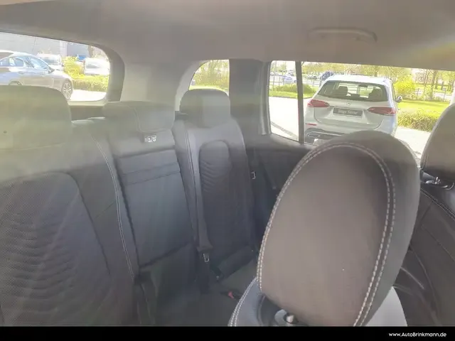 Mercedes-Benz GLB 180
