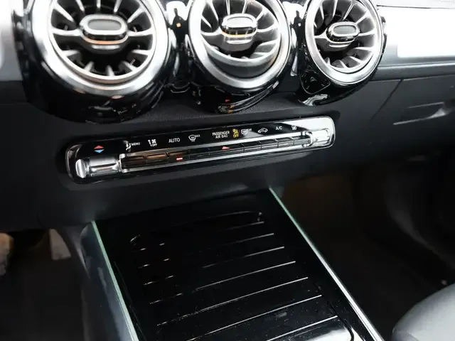 Mercedes-Benz EQB 300