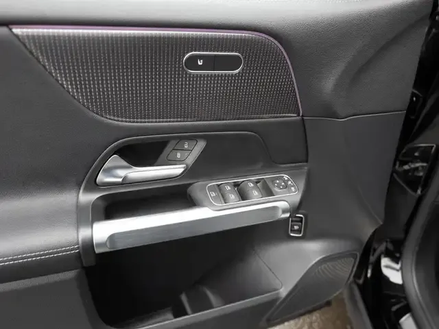 Mercedes-Benz EQB 300