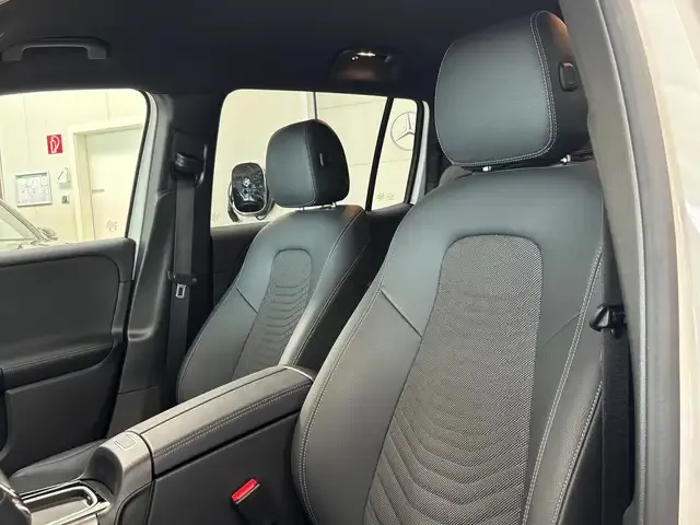 Mercedes-Benz EQB 300