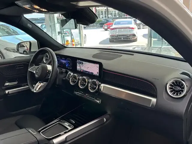 Mercedes-Benz EQB 300