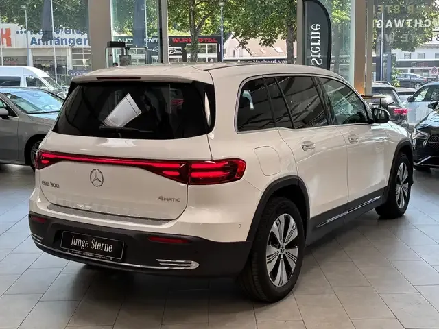 Mercedes-Benz EQB 300