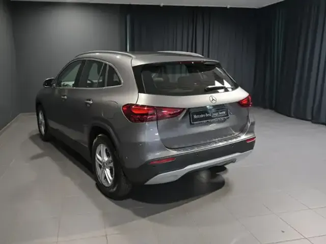 Mercedes-Benz GLA 180