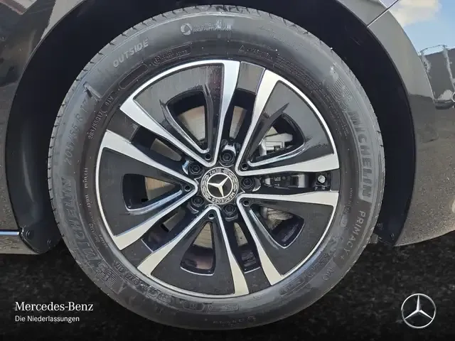 Mercedes-Benz B 220