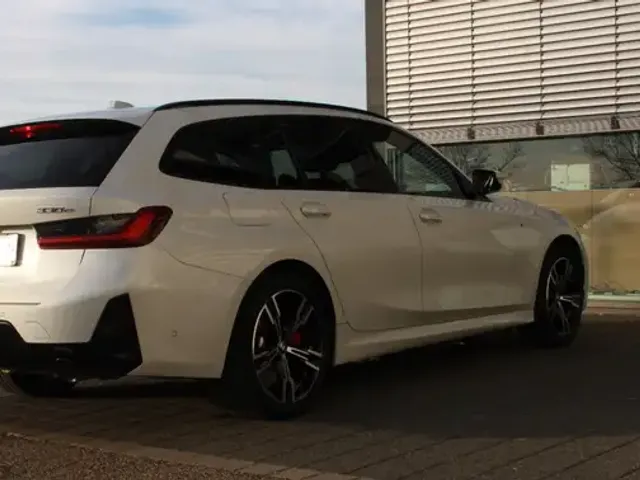 BMW 330