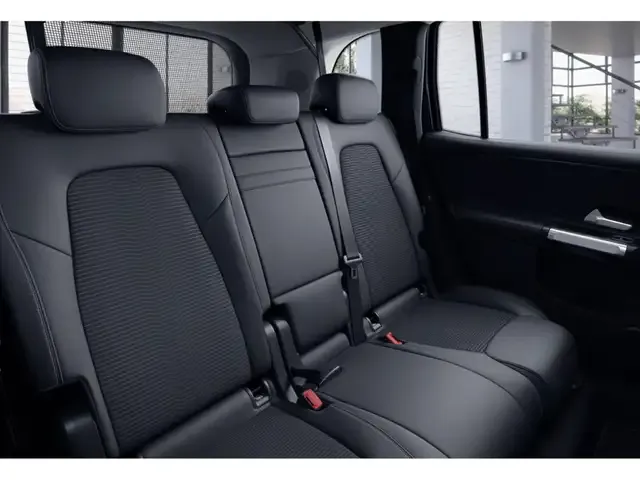 Mercedes-Benz GLB 220