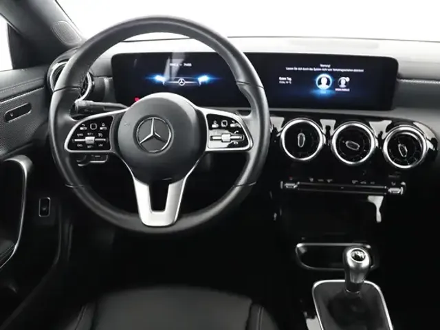 Mercedes-Benz CLA 180