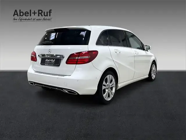 Mercedes-Benz B 200