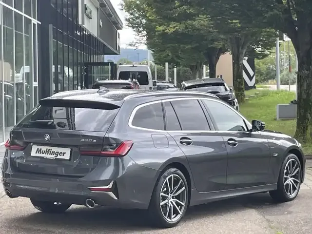 BMW 330
