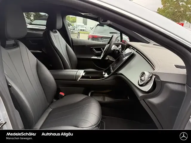 Mercedes-Benz EQE 300