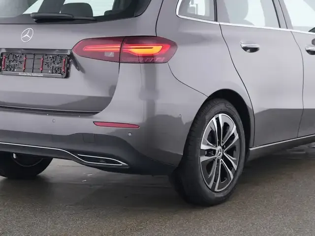 Mercedes-Benz B 220