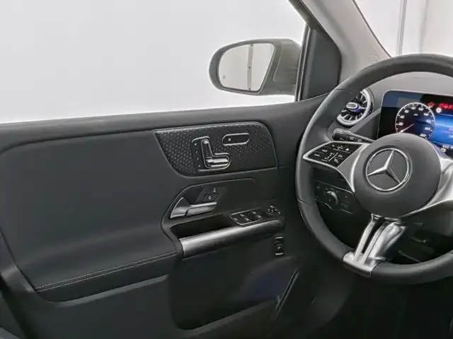 Mercedes-Benz B 220