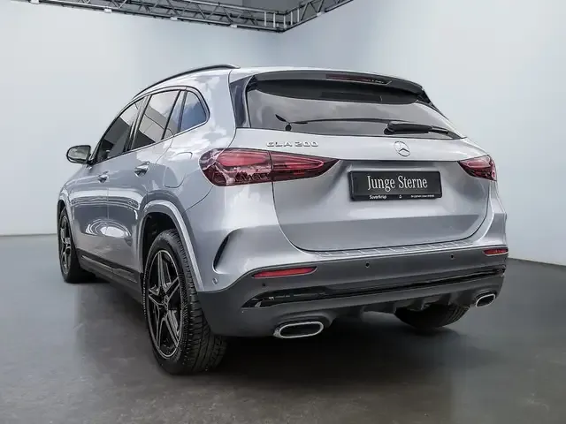 Mercedes-Benz GLA 200