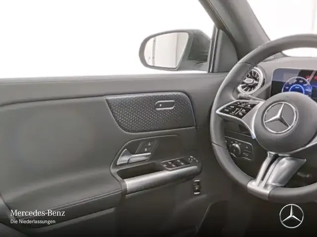 Mercedes-Benz EQA 300