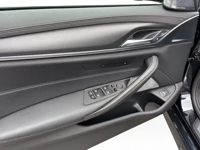 BMW M550