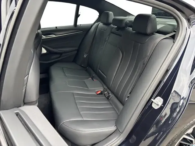 BMW M550