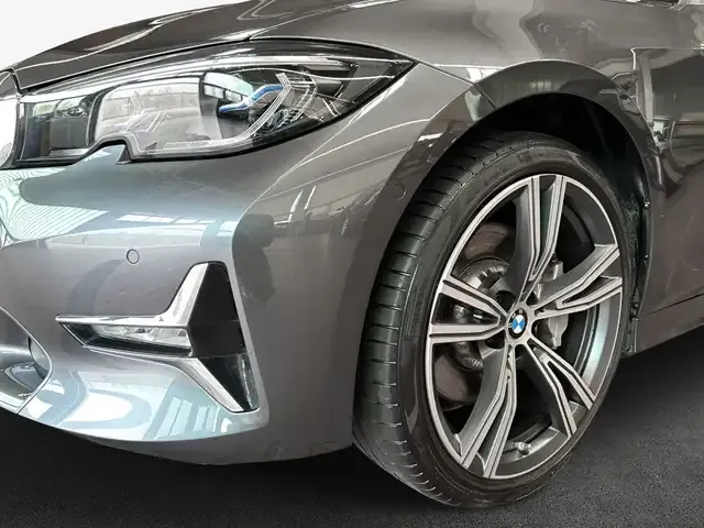 BMW 330