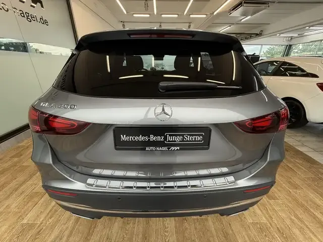 Mercedes-Benz GLA 200
